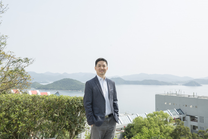Prof. Fan Zhiyong fell in love with HKUST’s seaside campus at first sight.